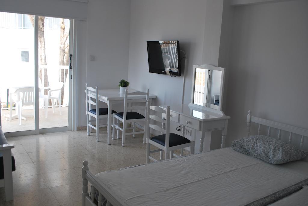 Flisvos Beach Apartments Protaras Extérieur photo